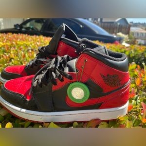 Mens Black & Red Jordans, Size 9